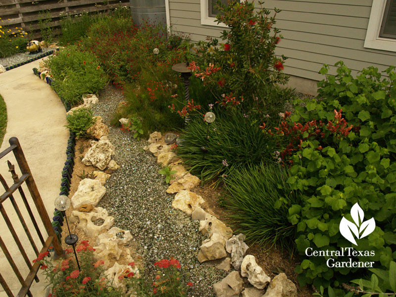 glass dry creek bed Donna and Mike Fowler Hutto garden Central Texas Gardener 