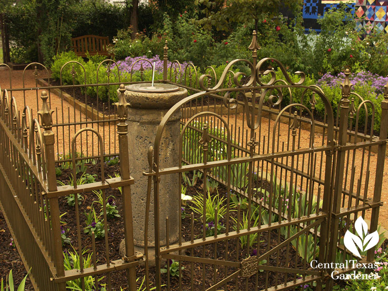 Cemetery gate design by Mitzi VanSant at Texas Quilt Museum 