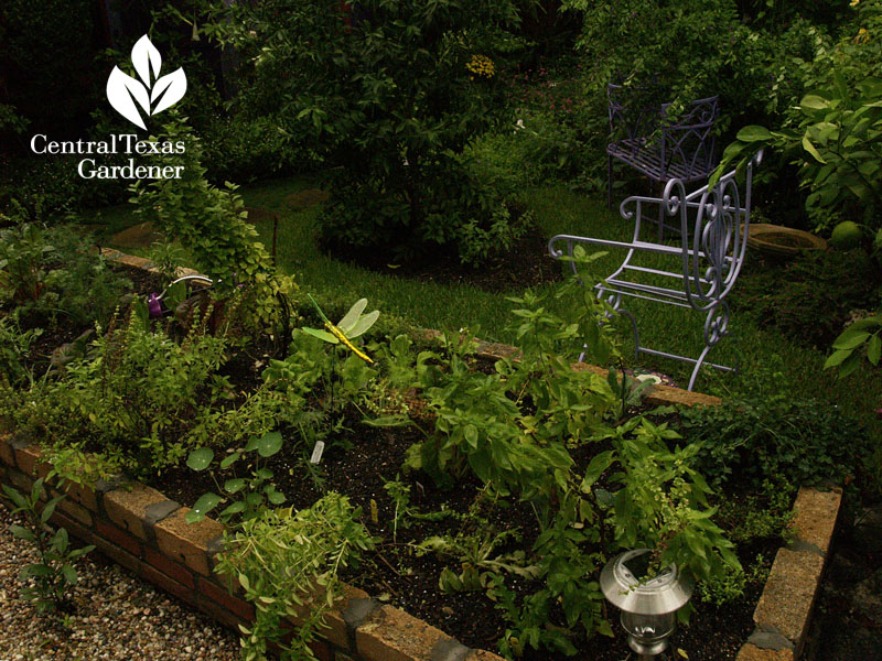 Lucinda Hutson's front yard salad bar