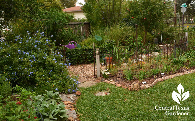 cute garden fence for outdoor rooms Central Texas Gardener