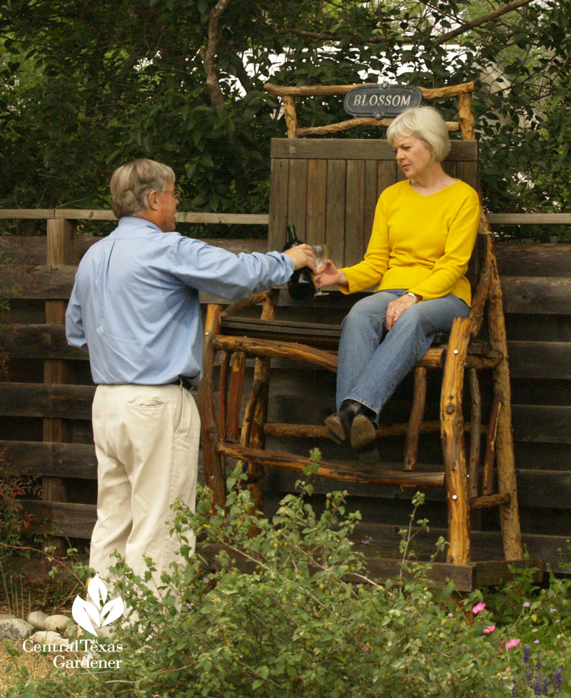 Big garden chair Fowler Hutto garden Central Texas Gardener