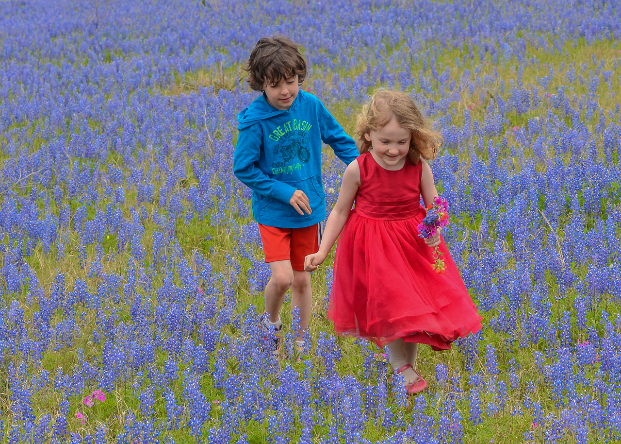 Mitzi VanSant's grandchildren in bluebonnets; photo by Luther Norman 