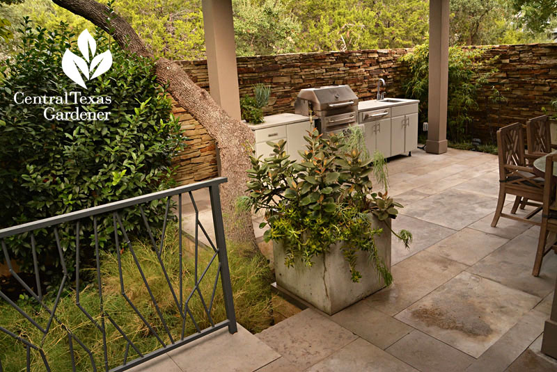 outdoor kitchen to dining room Central Texas Gardener