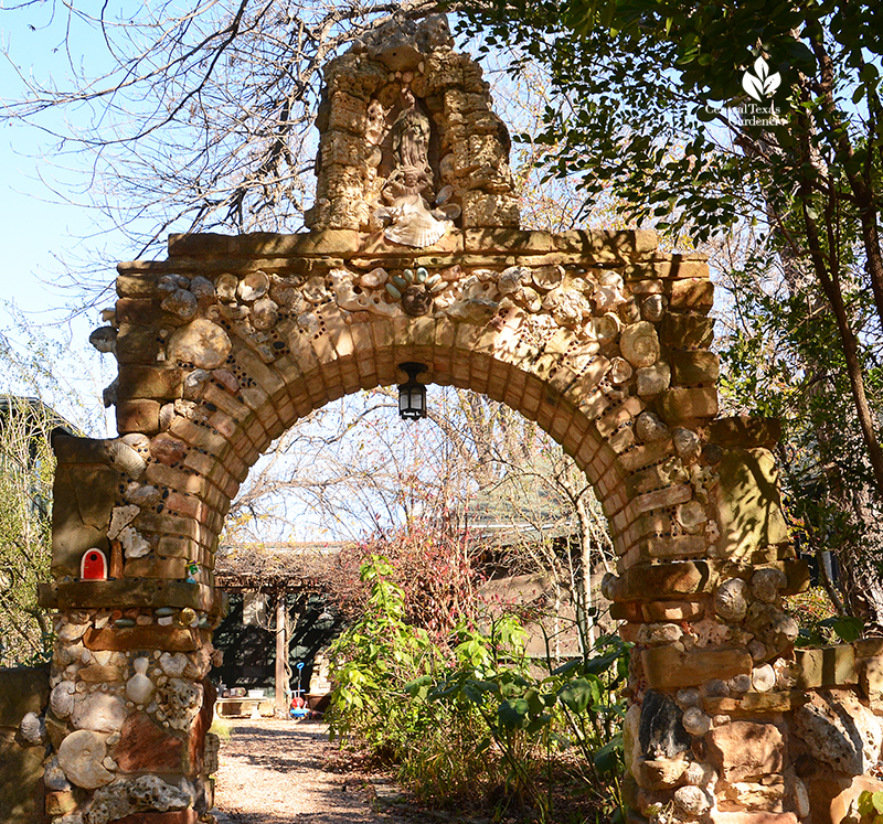 Folk art stone arch Jill Nokes Garden Berthold Haas build Central Texas Gardener