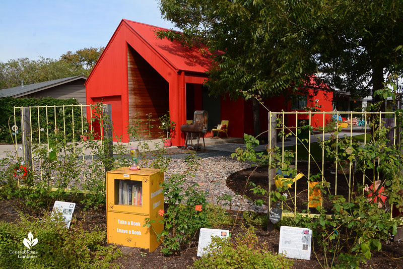 curb garden roses red barn