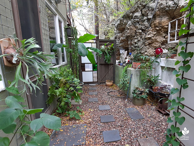 outdoor shower in corridor between house and cliff